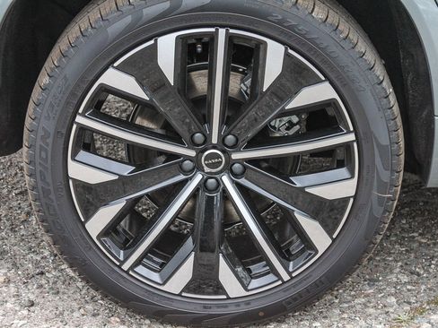 New 2026 Volvo XC90 T8 Ultra w/ Protection Package Premier AWD/4WD image 11