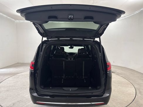 Used 2025 Chrysler Pacifica Select FWD image 25