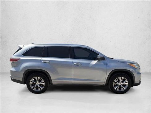Used 2015 Toyota Highlander XLE FWD image 6