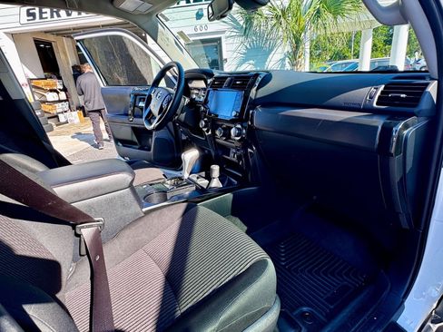 Used 2021 Toyota 4Runner TRD Off-Road AWD/4WD image 17