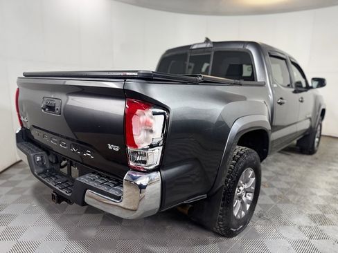 Used 2017 Toyota Tacoma SR5 image 5
