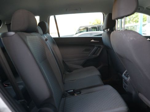 Used 2020 Volkswagen Tiguan S image 33