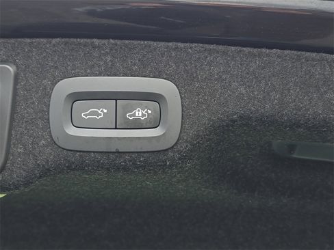 Used 2022 Volvo S90 B6 Momentum w/ Advanced Package image 16