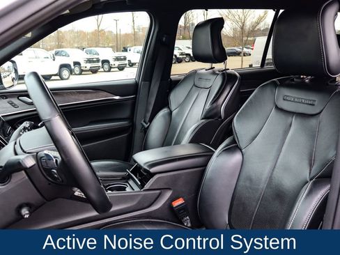 Used 2022 Jeep Grand Cherokee L Overland w/ Advanced Protech Group III image 10