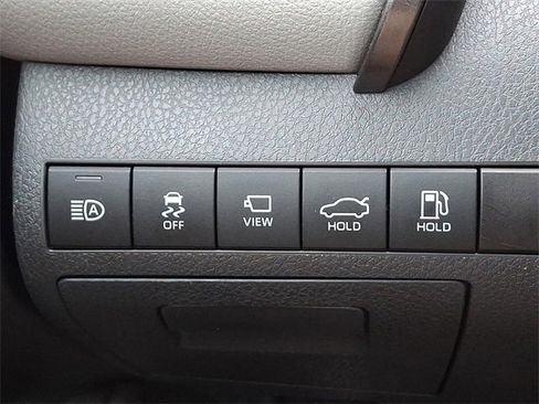 Used 2020 Toyota Camry XLE image 25