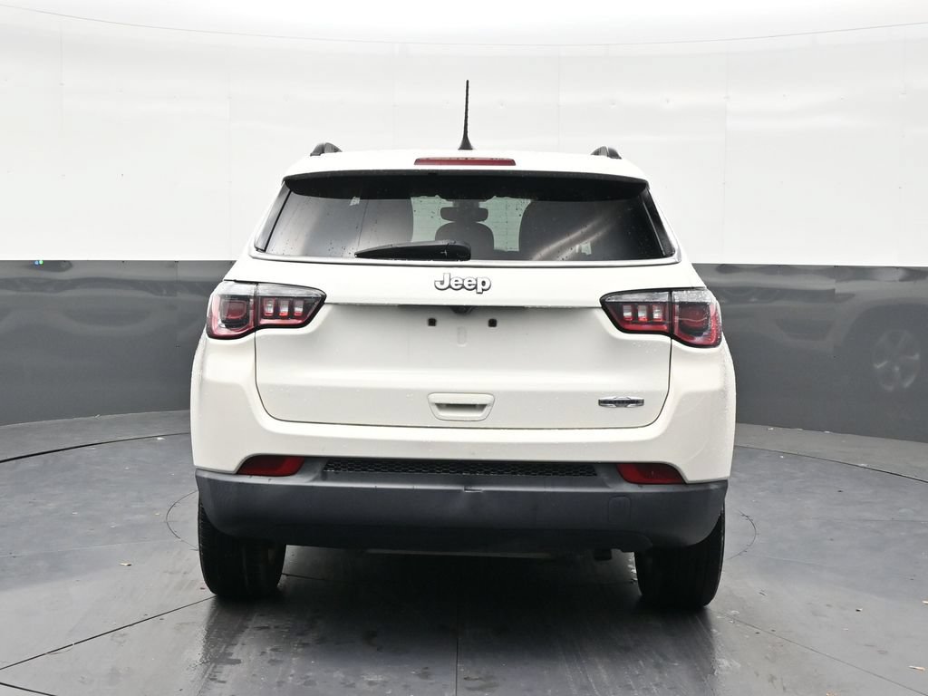 Used 2020 Jeep Compass Latitude w/ Popular Equipment Group FWD image 4