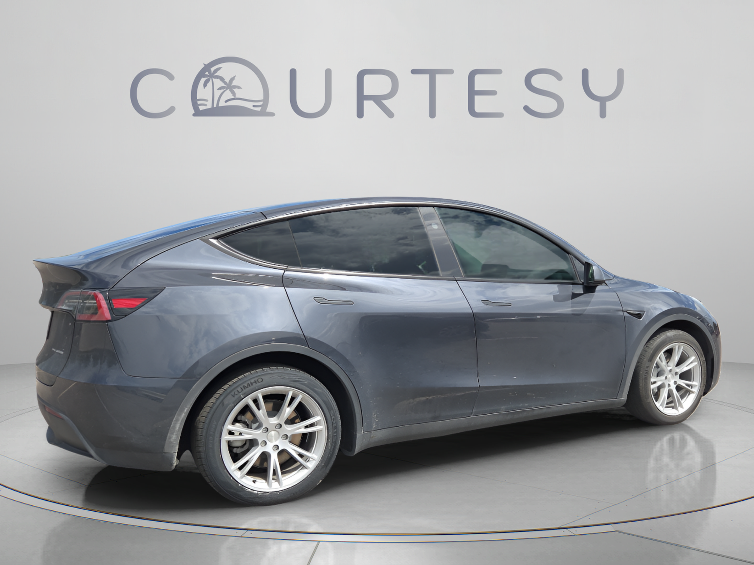 Used 2024 Tesla Model Y Long Range AWD/4WD image 3