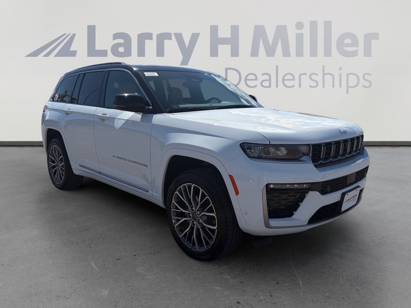 New 2026 Jeep Grand Cherokee Summit AWD/4WD image 8