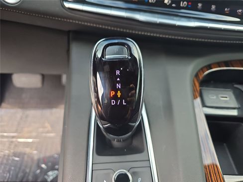 Used 2024 Cadillac Escalade ESV Premium Luxury w/ Performance Package AWD/4WD image 22