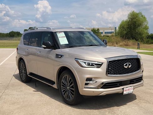 Used 2024 INFINITI QX80 Sensory AWD/4WD image 3