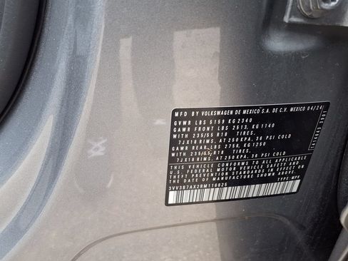 Used 2024 Volkswagen Tiguan SE FWD image 35