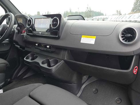 Used 2025 Mercedes-Benz Sprinter 2500 image 12