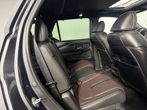 Used 2025 Honda Pilot Black Edition image 28