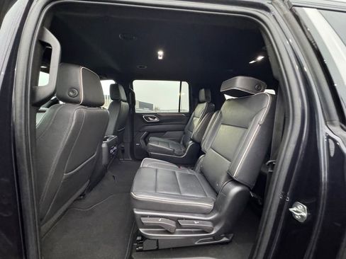 Used 2022 Chevrolet Suburban Premier image 11