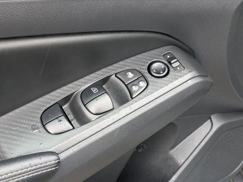 Used 2025 Nissan Altima 2.5 SV image 11