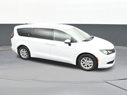 Used 2022 Chrysler Voyager LX FWD image 66