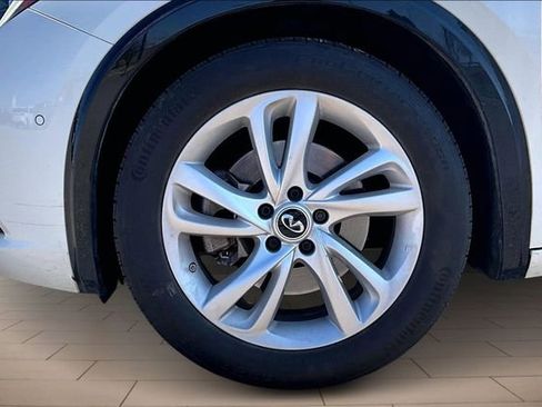 Used 2018 INFINITI QX30 Premium w/ Navigation Package image 9