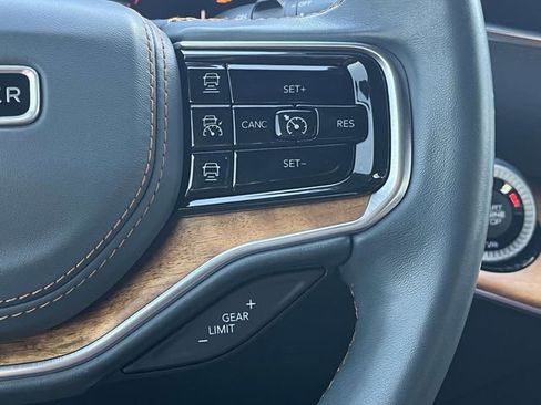 Used 2022 Jeep Grand Wagoneer Series II AWD/4WD image 29