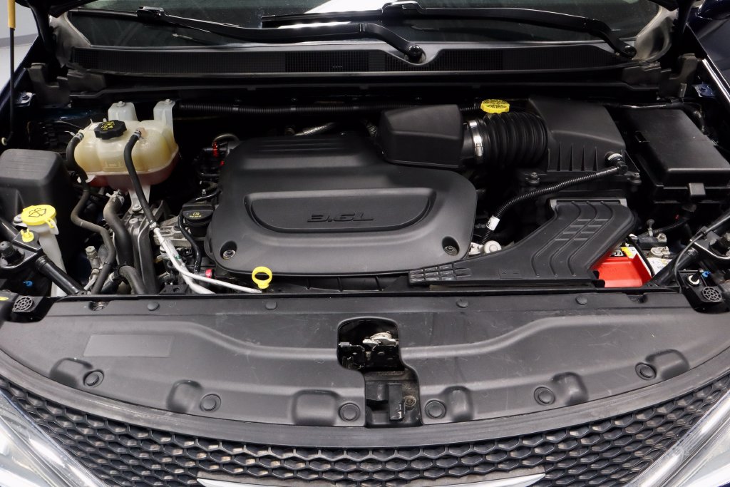 Used 2019 Chrysler Pacifica Limited FWD image 15