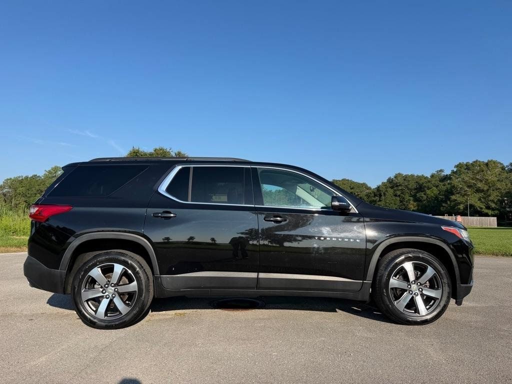 Used 2021 Chevrolet Traverse LT w/ LT Premium Package AWD/4WD image 7