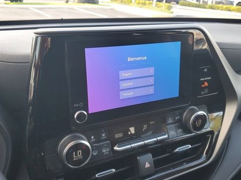 Used 2024 Toyota Highlander LE image 19