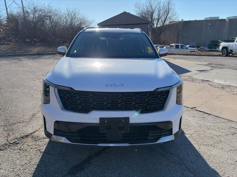 Used 2024 Kia Sorento S image 2