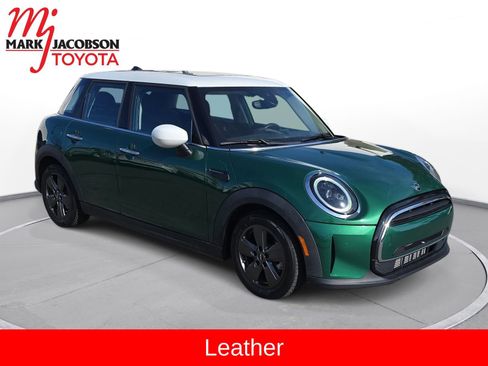 Used 2022 MINI Cooper 4-Door Hardtop image 4