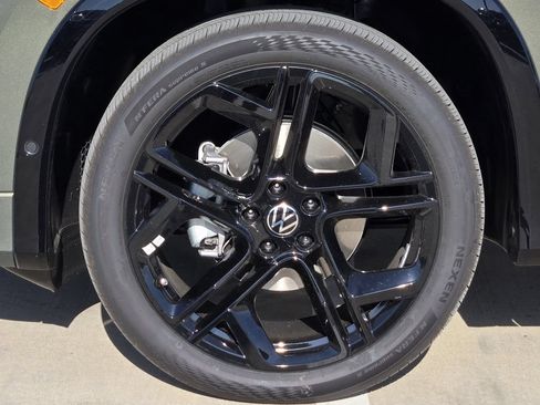 New 2026 Volkswagen Tiguan SE R-Line FWD image 11