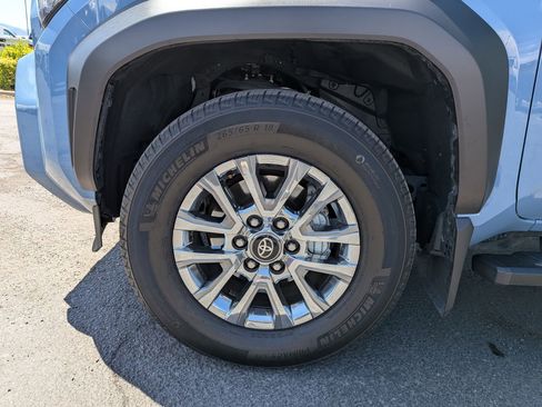 Used 2025 Toyota 4Runner SR5 AWD/4WD image 14