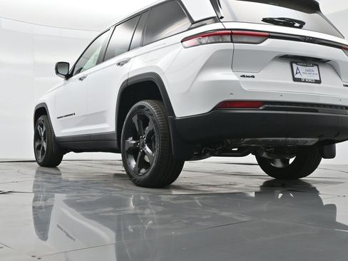 New 2025 Jeep Grand Cherokee Limited w/ Luxury Tech Group II image 49