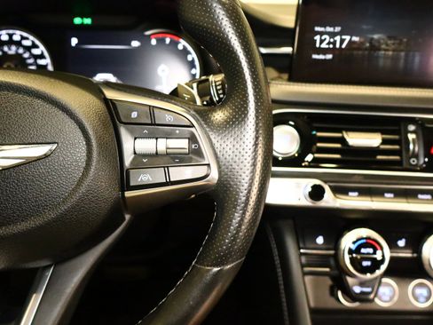 Used 2023 Genesis G70 2.0T image 12