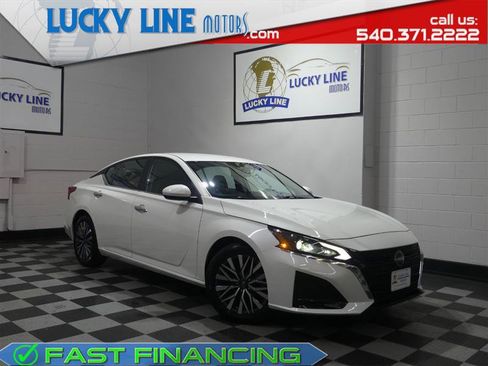 Used 2023 Nissan Altima 2.5 SV image 1