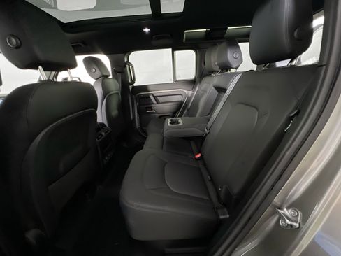 Used 2025 Land Rover Defender 110 X-Dynamic SE image 25