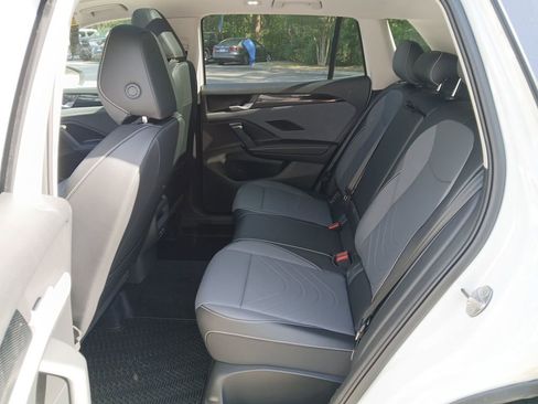 New 2026 Volkswagen Tiguan SE FWD image 24