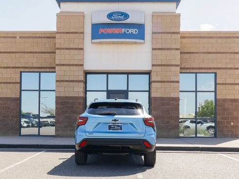 Used 2025 Chevrolet Trax RS FWD image 7