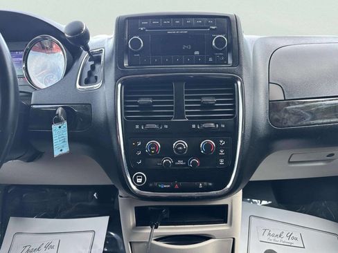 Used 2016 Dodge Grand Caravan SXT w/ Rear Park Assist Package FWD image 24