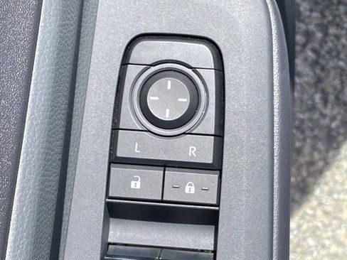 Used 2025 Toyota Prius LE FWD image 16