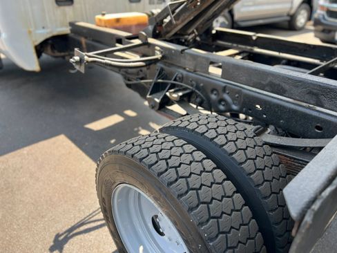 Used 2016 Ford F550 4x4 Regular Cab Super Duty image 16