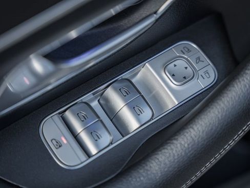 Certified 2025 Mercedes-Benz GLE 450e 4MATIC image 39