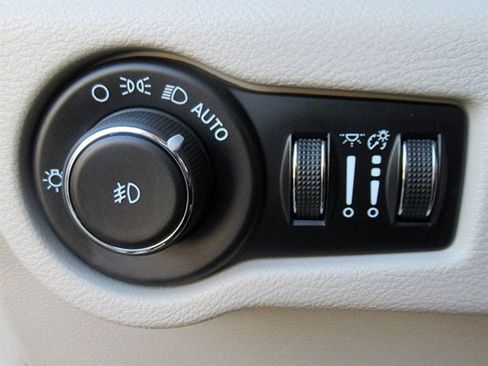 Used 2022 Chrysler Pacifica Touring-L image 33