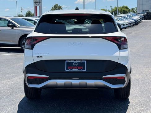 Used 2023 Kia Sportage LX FWD image 6
