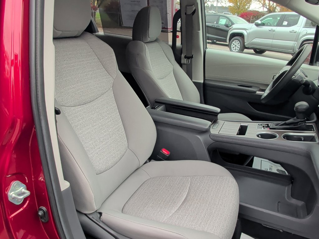 Certified 2024 Toyota Sienna LE AWD/4WD image 28