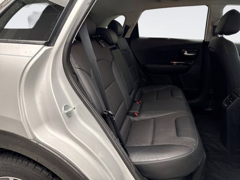 Used 2020 Kia Niro EX image 18