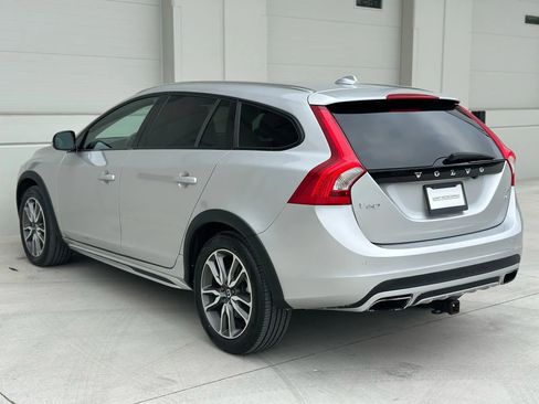 Used 2017 Volvo V60 T5 Cross Country w/ Convenience Package image 3