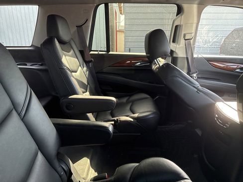 Used 2016 Cadillac Escalade Premium AWD/4WD image 11