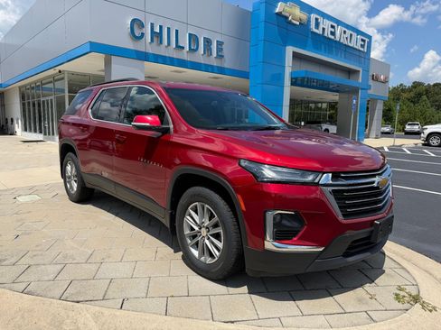 Certified 2023 Chevrolet Traverse LT FWD image 1