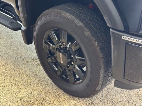 Used 2024 GMC Sierra 2500 AT4 w/ AT4 Preferred Package AWD/4WD image 4