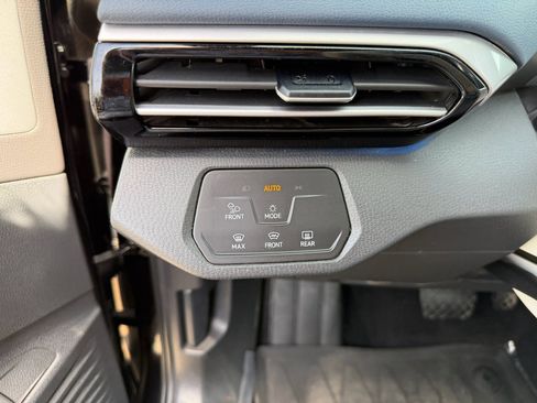 Used 2023 Volkswagen ID.4 Pro S AWD/4WD image 11