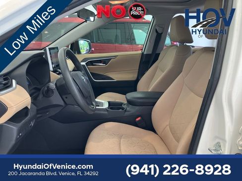 Used 2019 Toyota RAV4 XLE w/ Convenience Package FWD image 13