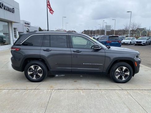 Used 2022 Jeep Grand Cherokee Limited 4xe image 2